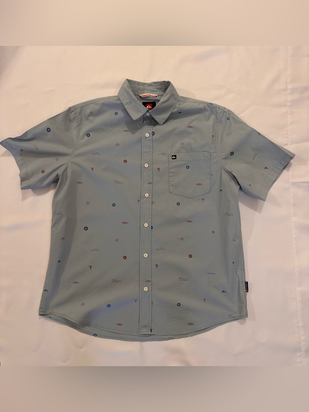 Men’s Quicksilver Short Sleeve Button Down Shirt. Size: L Color: Light Blue.